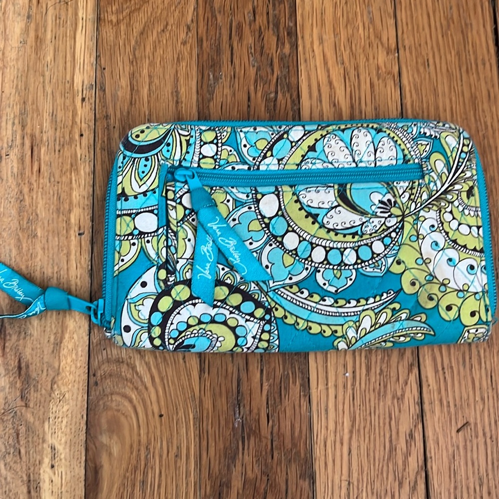 Vera Bradley zip wallet